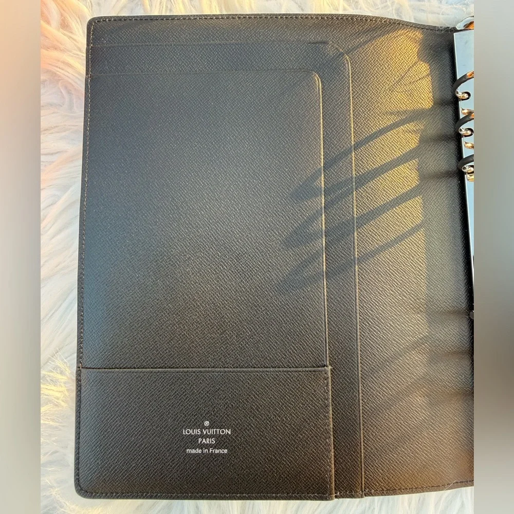 LOUIS VUITTON Large Planner (fits A5 paper)
Color: Epi Noir (Textured Leather) - Picture 5 of 9
